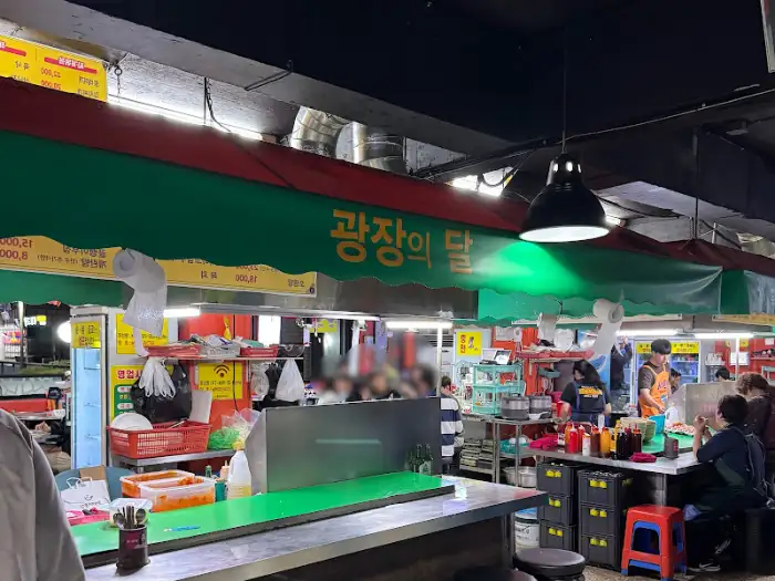 매장 외부 및 간판