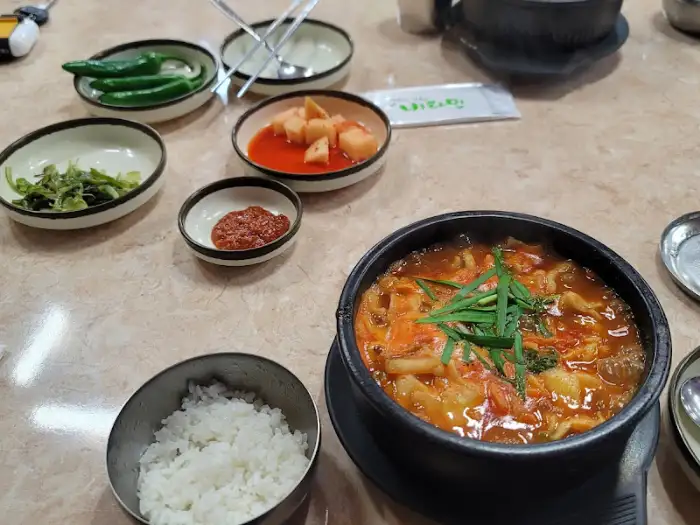 식탁 전체 모습
