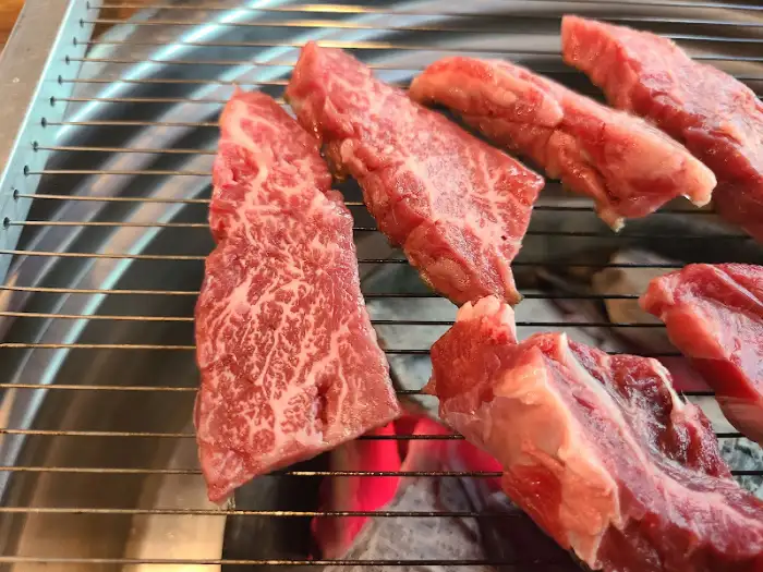 다양한 부위의 한우 숯불구이