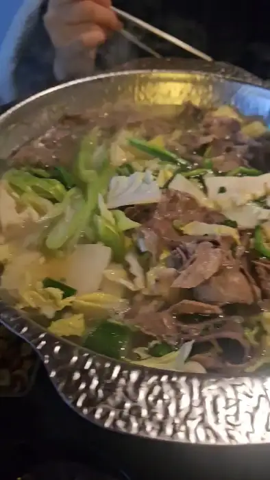 끓고 있는 탕 메뉴 이미지