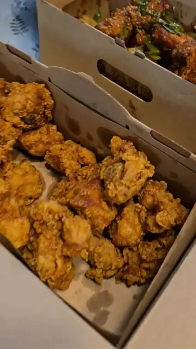 포장해온 노랑통닭 상자