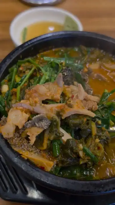 내장이 많이 들어있는 내장탕