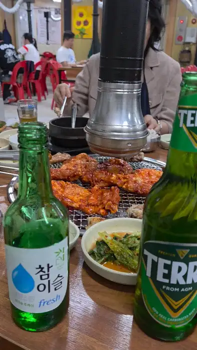 술과 함께 나온 닭갈비