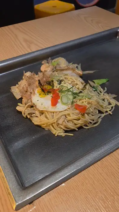 철판 위 야끼소바
