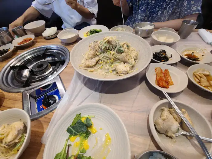 왕창아구찜 음식 상차림
