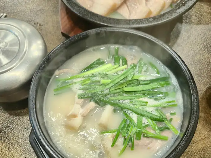 들기름막국수와 순대국밥