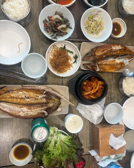 푸짐하게 차려진 한상차림