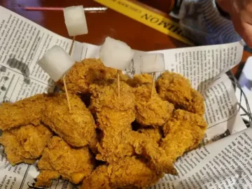 치몬치킨 다산점의 바삭하게 튀겨진 후라이드 치킨