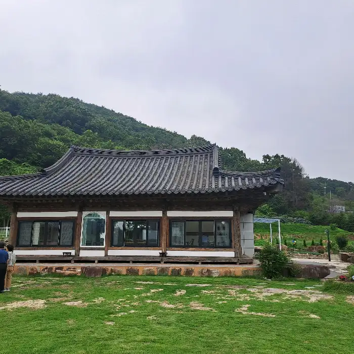산청 한옥정원카페 힐비엔또의 아름다운 한옥 건물 외관