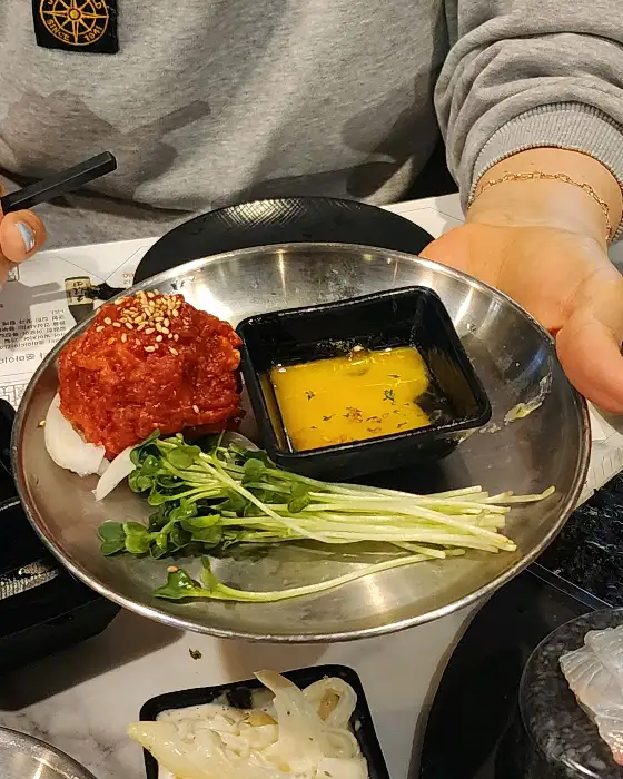 참치와 곁들임찬