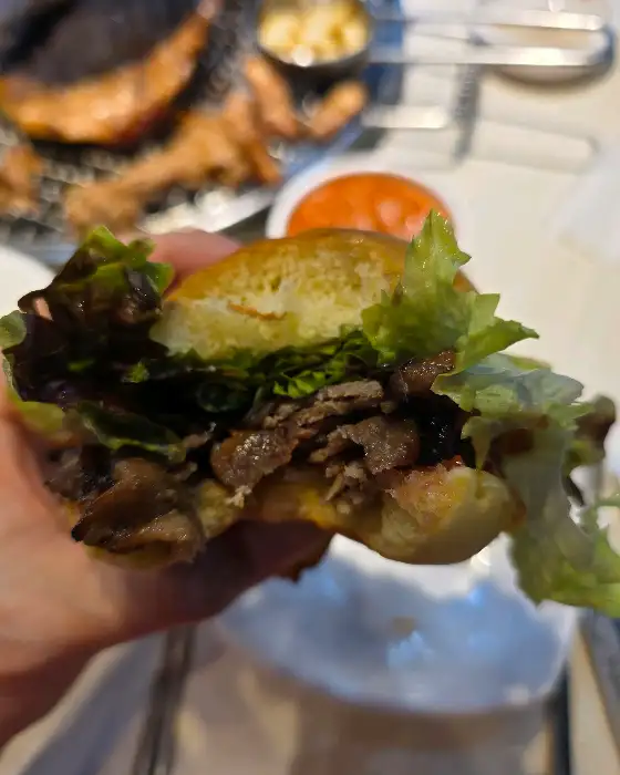 명륜진사갈비 인천송림점 고기가 듬뿍 들어간 햄버거
