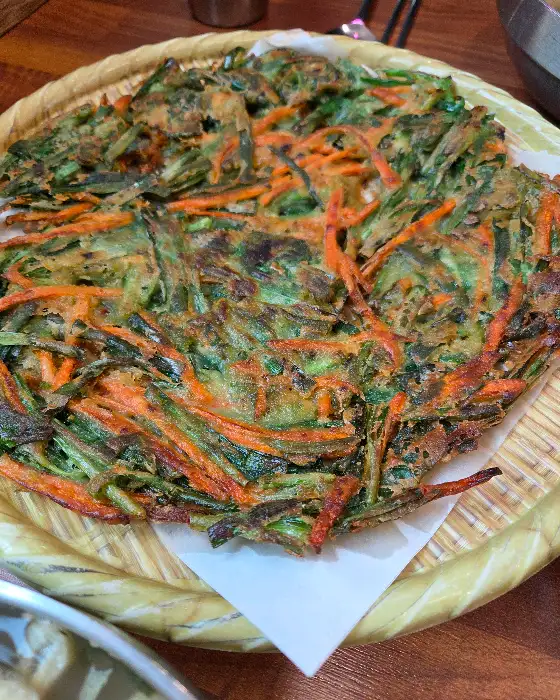 하이장수국수의 먹음직스러운 야채전