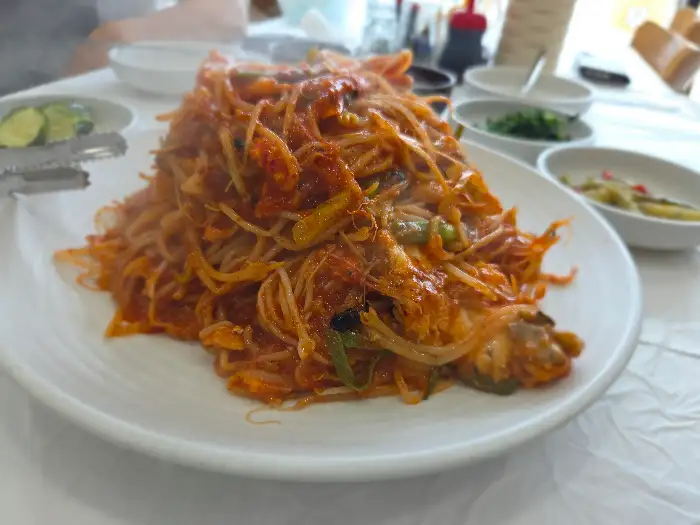 진한 양념의 아구찜 모습