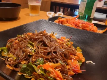 도야족발보쌈 남해점의 족발과 막국수
