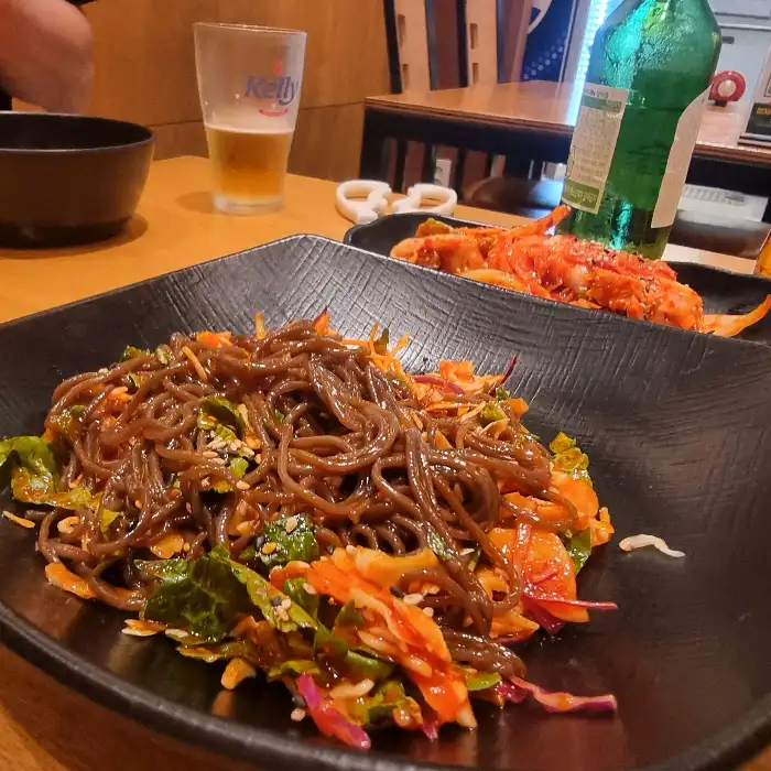 도야족발보쌈 남해점의 족발과 막국수