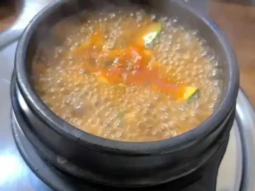 3대째 신대상회에서 제공하는 따끈한 오뎅탕