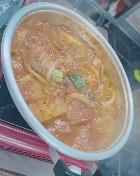김치와 채소가 듬뿍 들어간 얼큰한 갈치조림