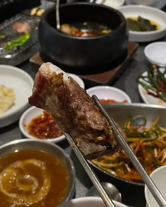 본디 잠실본점의 훌륭한 고기 한 점