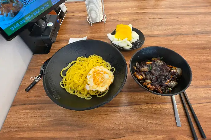 짜장면과 계란후라이