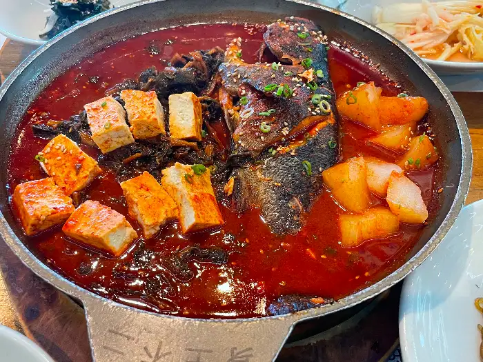 고집돌우럭 제주함덕점의 매콤달콤한 우럭조림