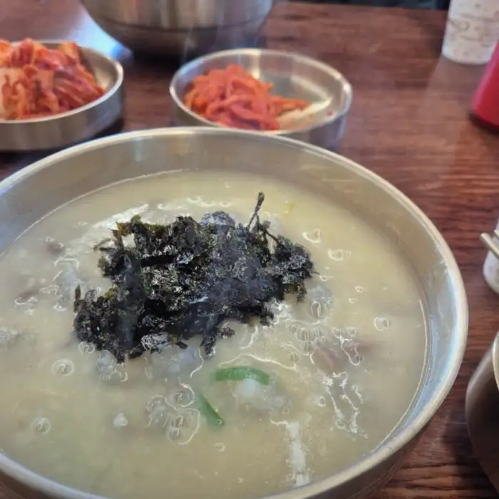 감자와메밀 옹심이 칼국수와 곁들임 반찬
