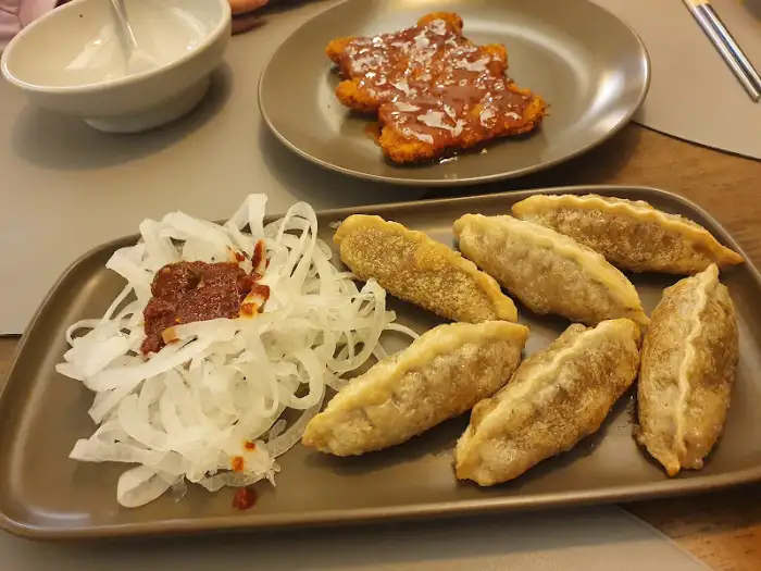칠성제면소 원주직영점 군만두와 곁들임 메뉴