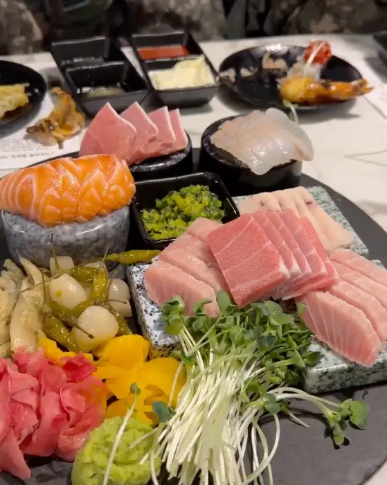 푸짐한 참치회 한상차림