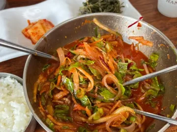 만광식당의 푸짐한 꽁치 물회 한 그릇