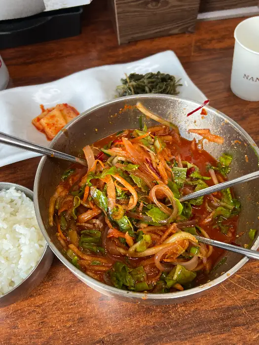 만광식당의 푸짐한 꽁치 물회 한 그릇