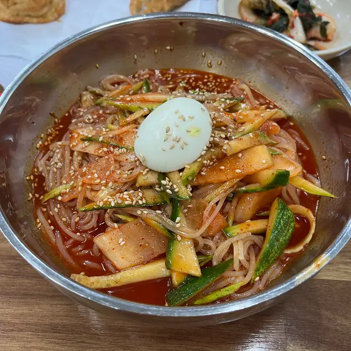 쫄면과 함께 즐기는 야채