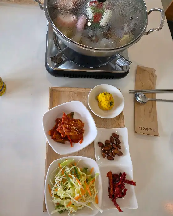 알프스식당 간월재점에서 제공되는 정갈한 밑반찬과 메인 메뉴