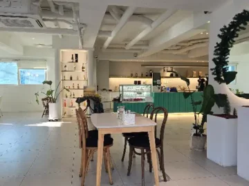 암파스타레 안동 매장의 넓고 깔끔한 내부 공간