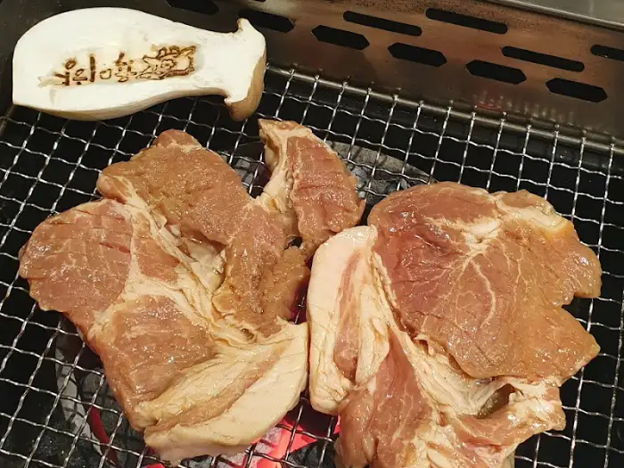 구워지고 있는 돼지 목살