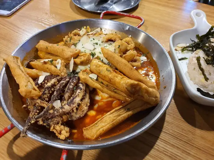 통오징어 떡볶이