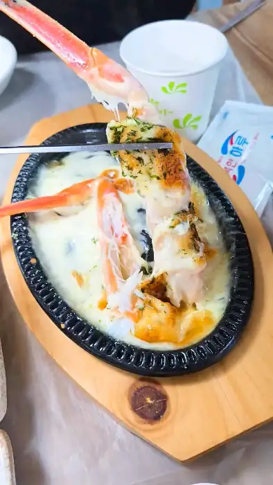 영덕대게 안동횟집 71호의 먹음직스러운 치즈 대게 요리