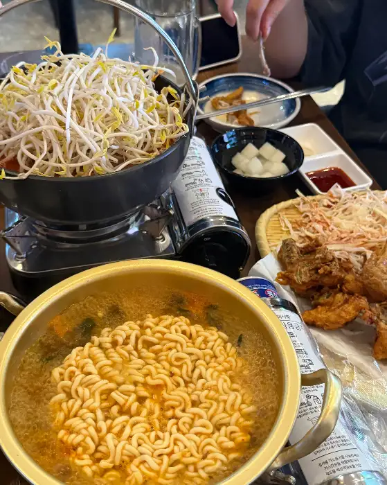 아리랑호오프 남악점의 기본 안주 라면