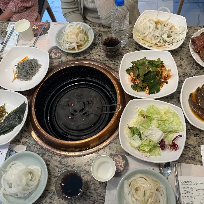 갈비명가이상 길음신관 테이블 세팅 및 밑반찬