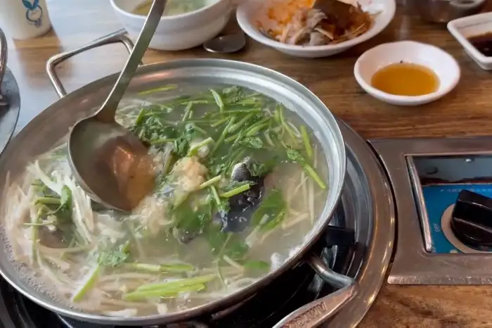 푸짐한 복 요리가 준비된 복어나라 테이블 세팅