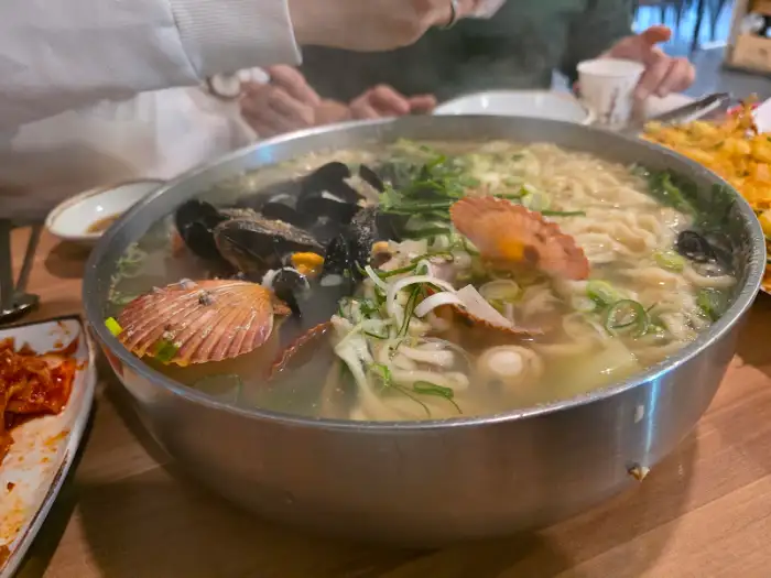 바담칼국수의 푸짐한 해물칼국수 한 그릇