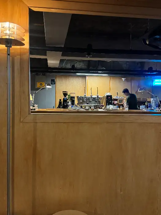 프리랜스 커피클럽 바리스타 모습