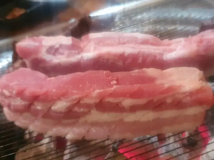 비가우돈의 두툼한 돼지고기 구이
