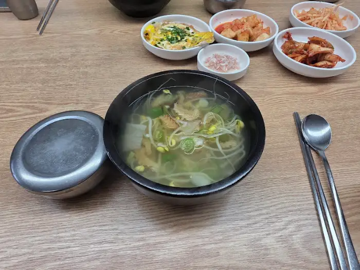 황태해장국 클로즈업, 맑은 국물과 건더기