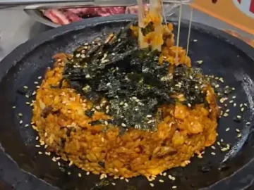 치즈가 늘어나는 볶음밥