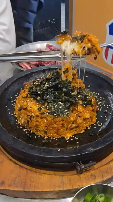 치즈가 늘어나는 볶음밥