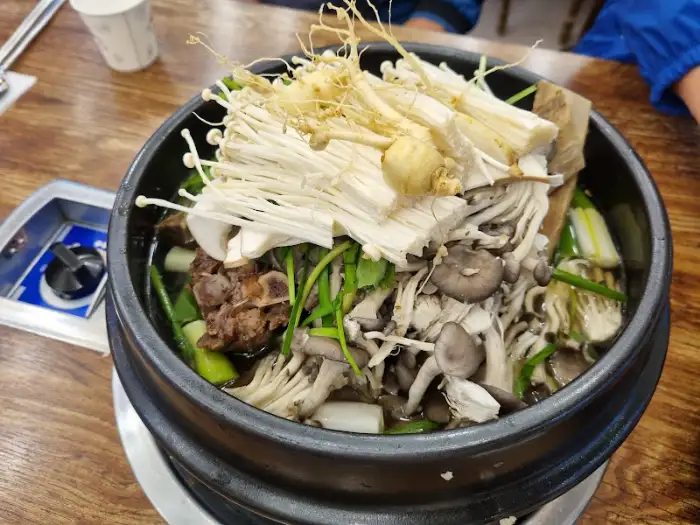 항아리갈비탕의 클로즈업 모습