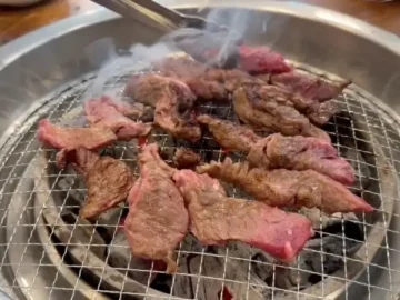 소플러스 서대전점 숯불 위에서 구워지는 신선한 소고기