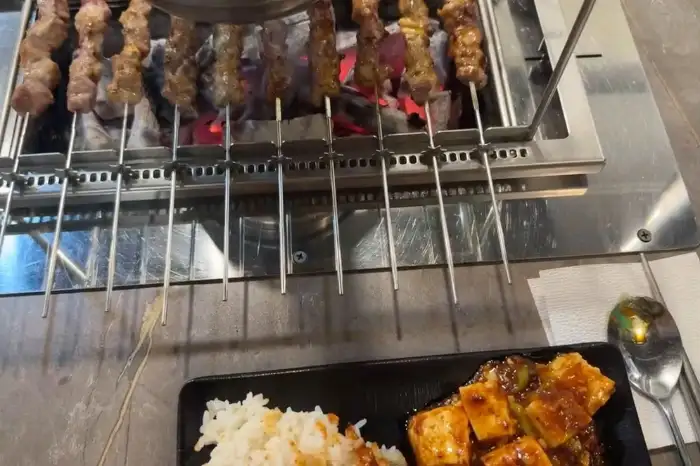 돌아가면서 구워지는 양꼬치