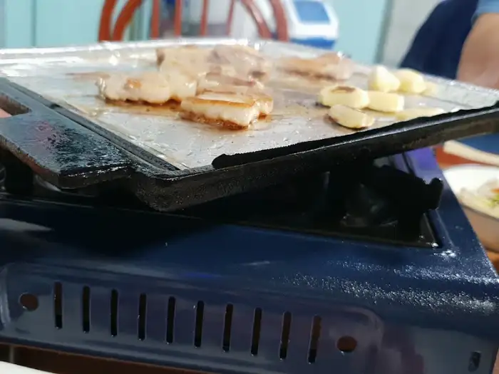 상당식당 삼겹살 구이를 곁들일 밥과 청국장