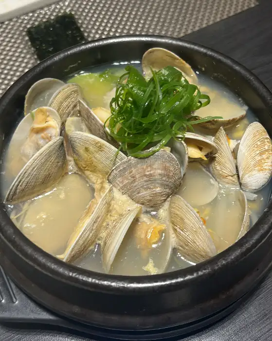바지락 술국과 신선한 조개