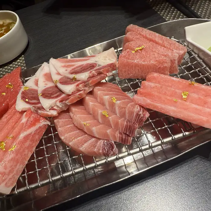 다이닝참치JS 광교상현역점의 신선한 참치회 구성